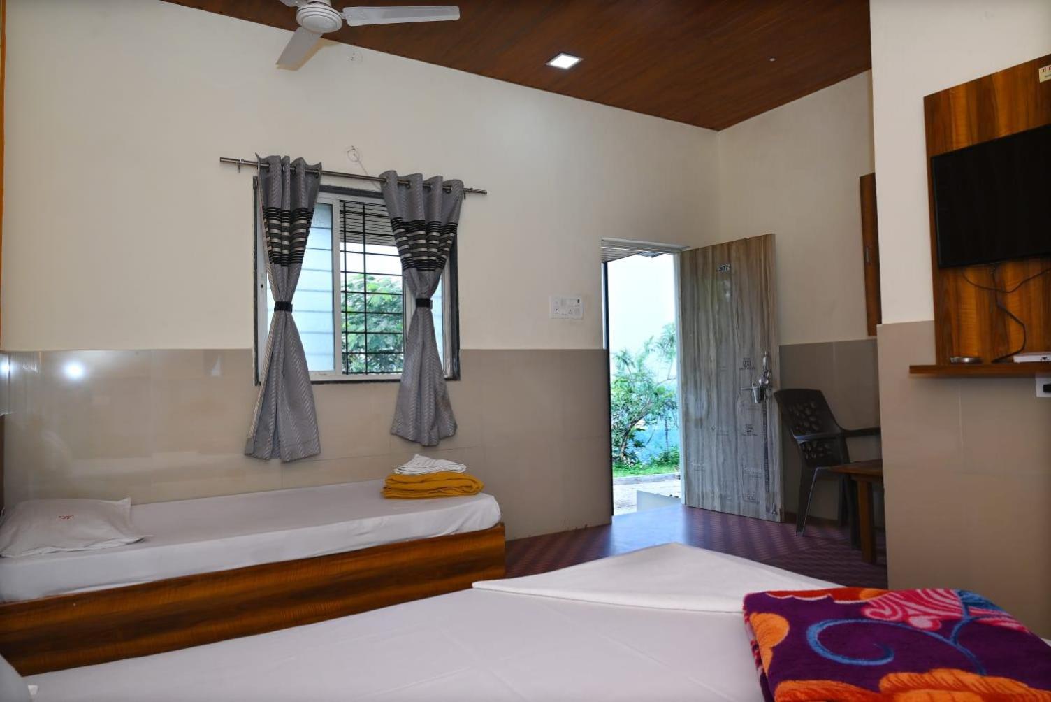 P P Lodging Mangvadi Luaran gambar