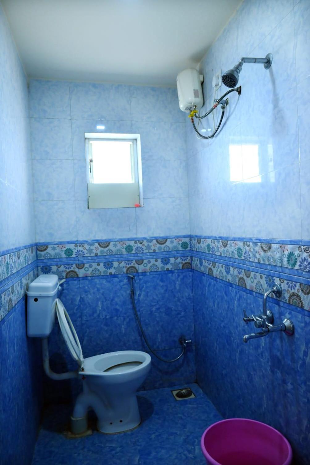 P P Lodging Mangvadi Luaran gambar