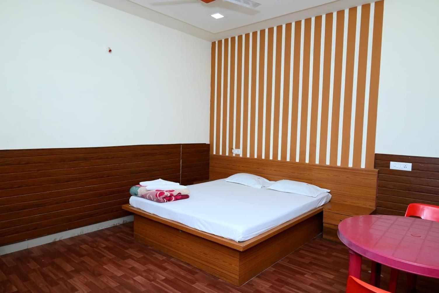 P P Lodging Mangvadi Luaran gambar