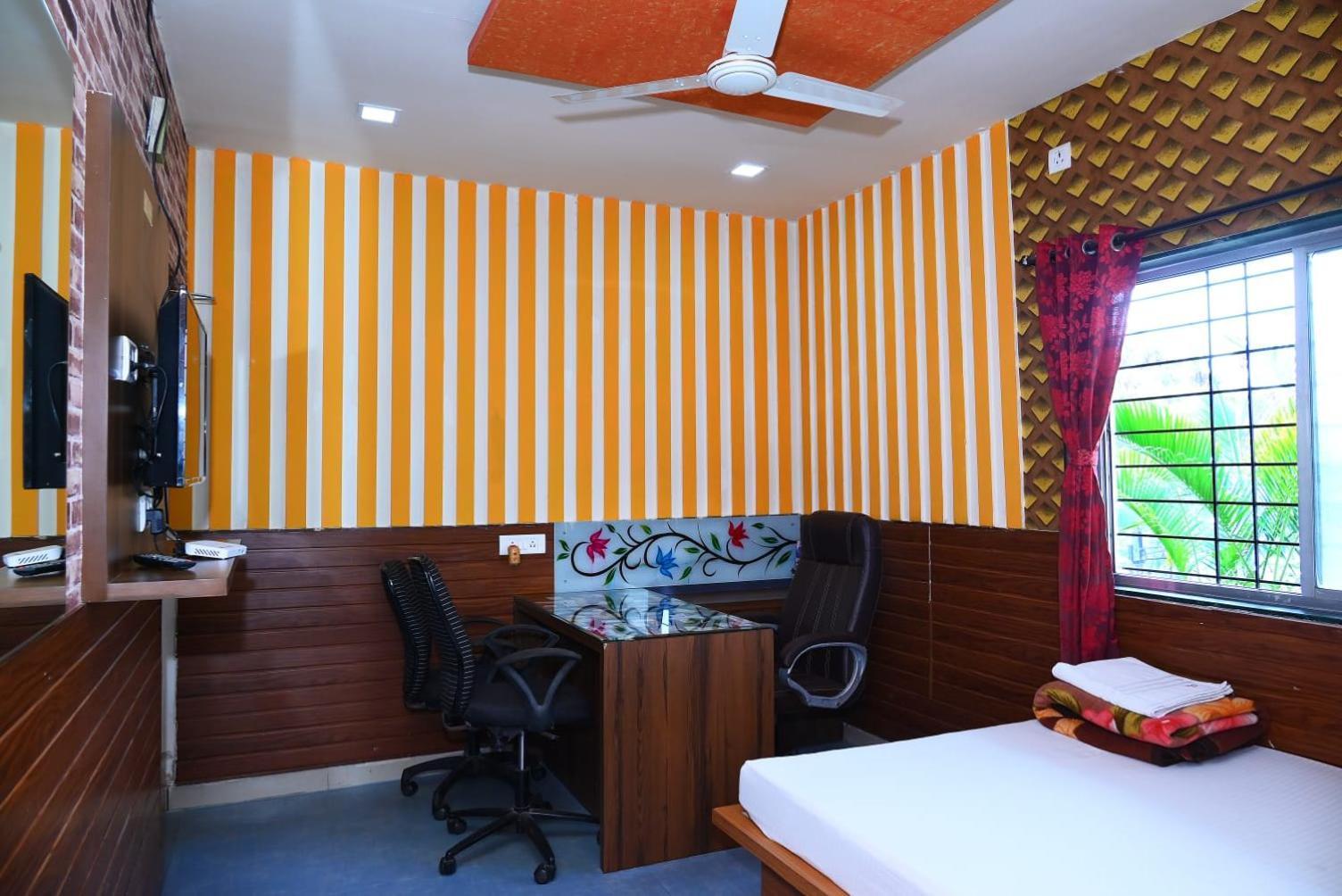 P P Lodging Mangvadi Luaran gambar