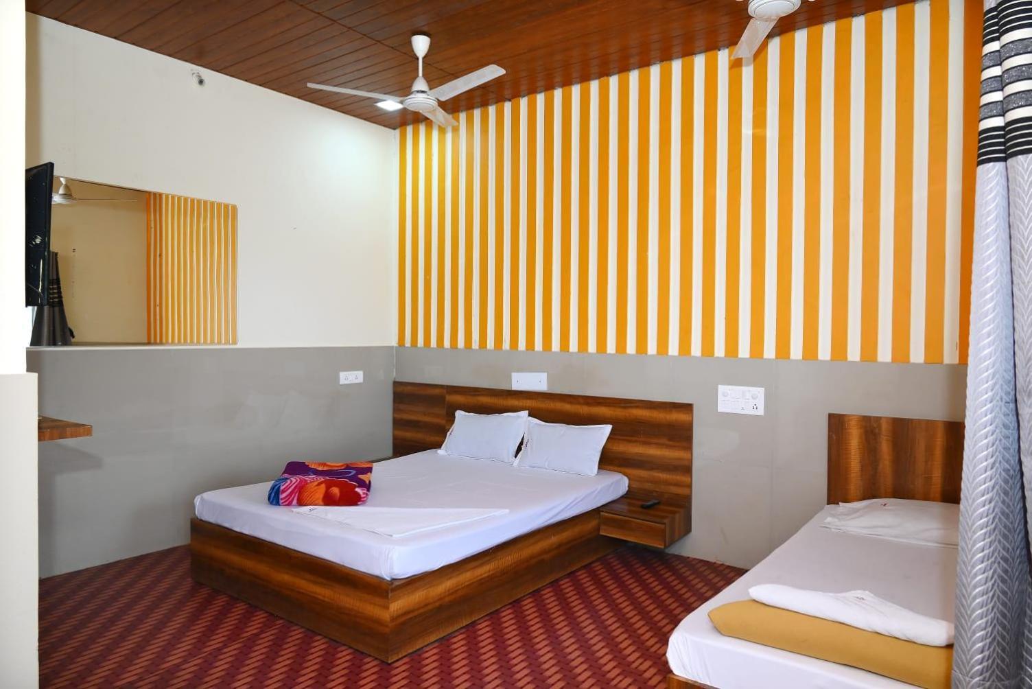 P P Lodging Mangvadi Luaran gambar