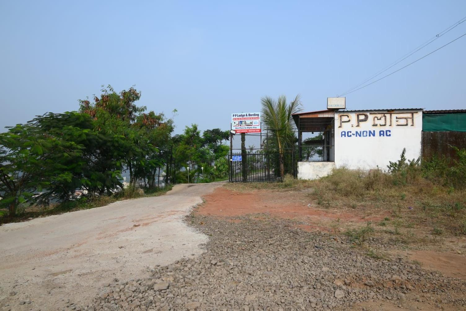 P P Lodging Mangvadi Luaran gambar