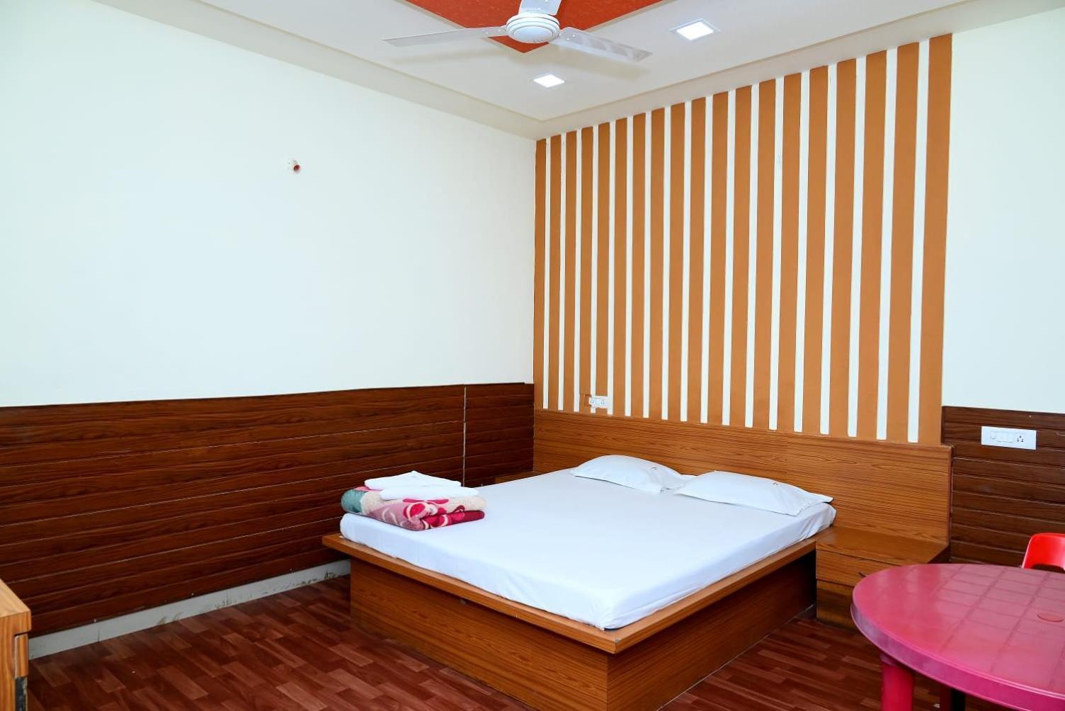 P P Lodging Mangvadi Luaran gambar