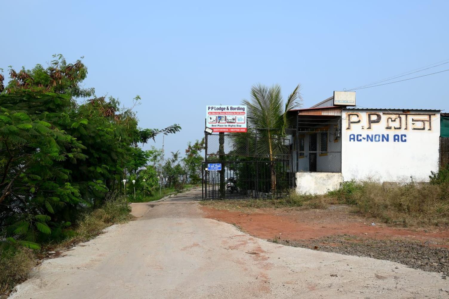 P P Lodging Mangvadi Luaran gambar