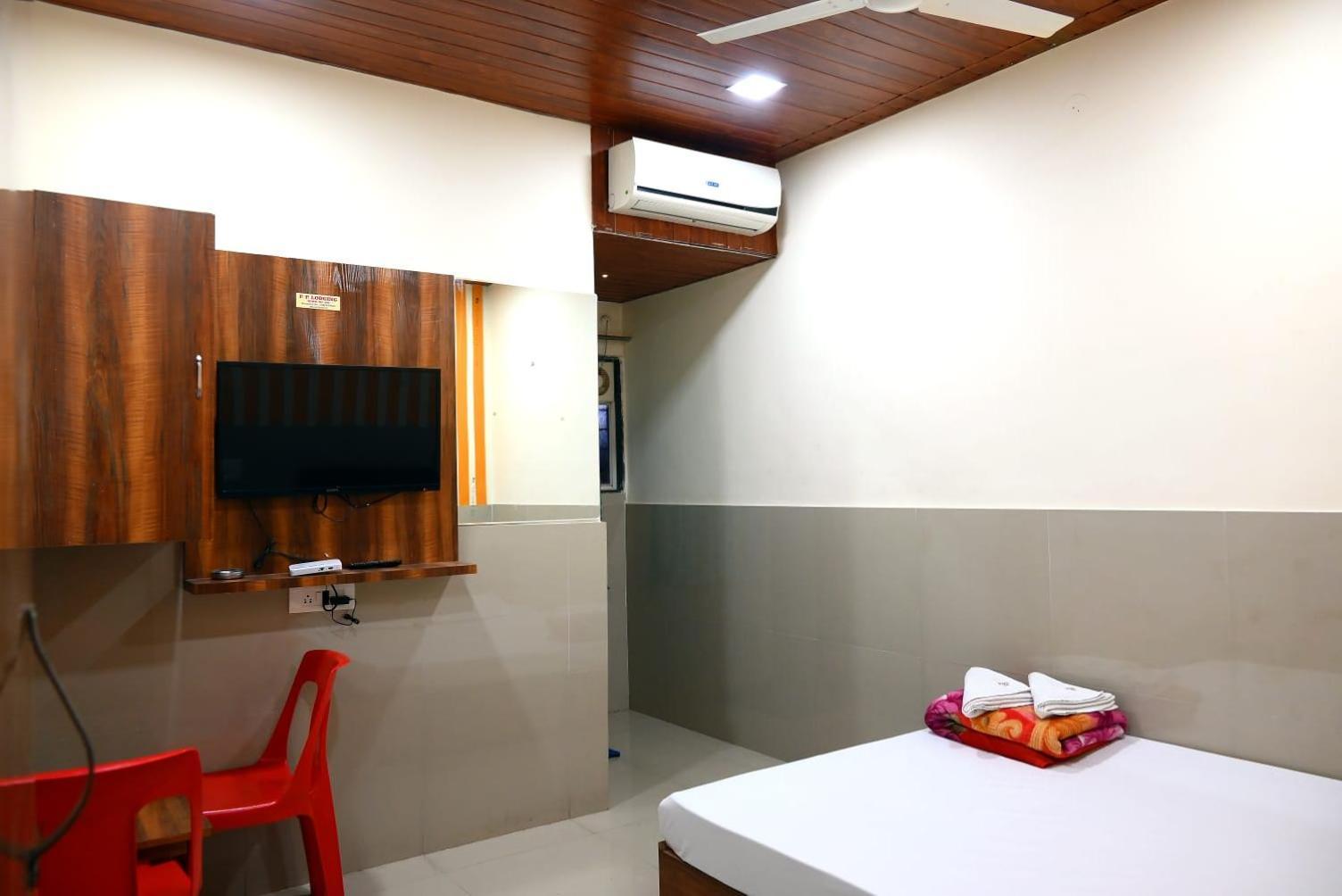 P P Lodging Mangvadi Luaran gambar