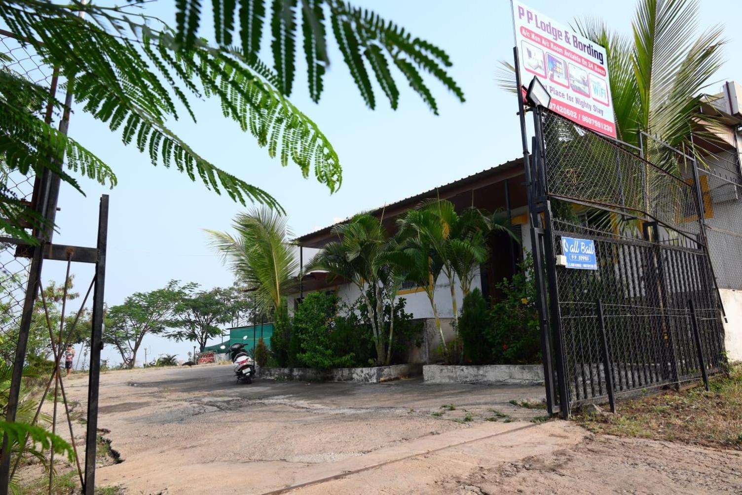 P P Lodging Mangvadi Luaran gambar